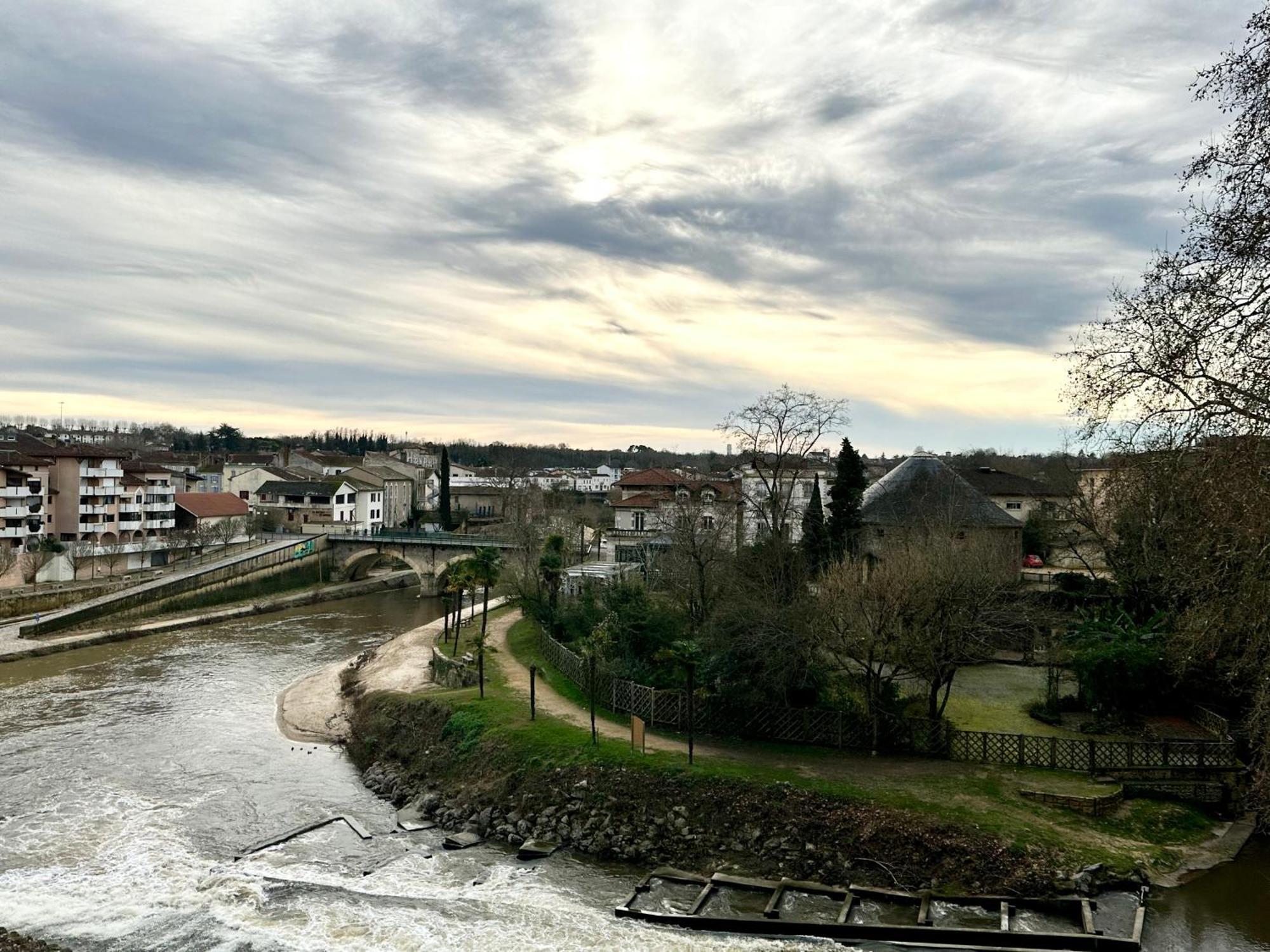 La Confluence - Vue Imprenable & Hyper Centre Appartement Mont-de-Marsan Buitenkant foto